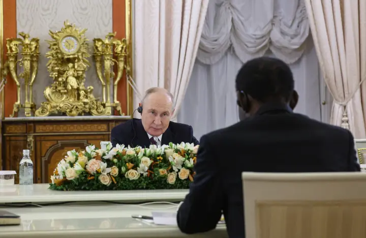 Russia woos African leaders at Moscow summit