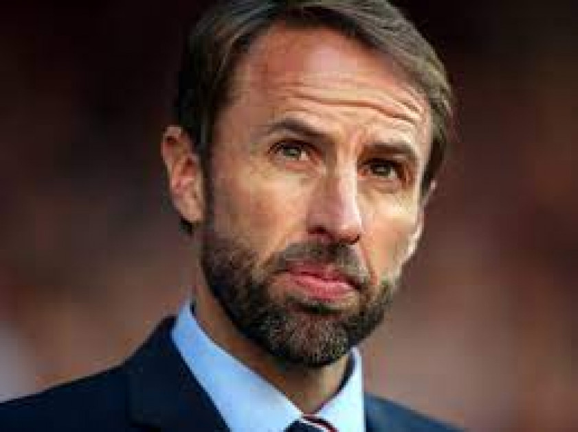 Southgate signs new England contract