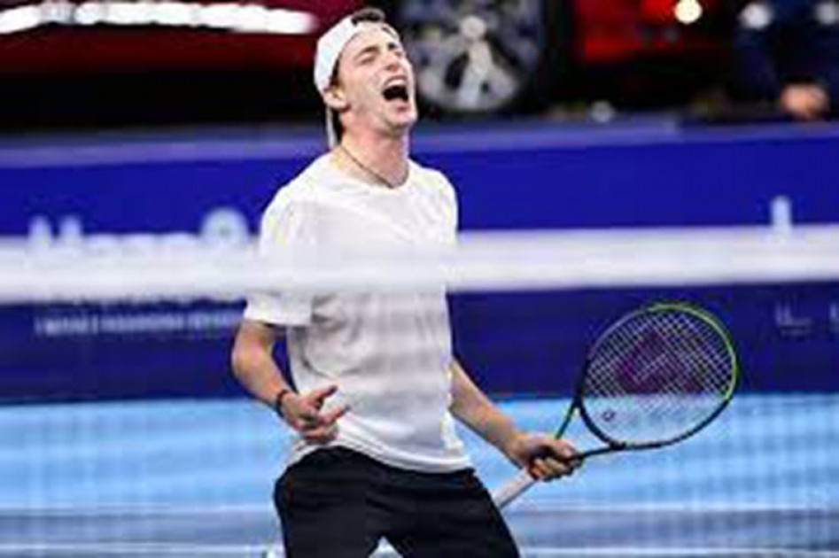 Frenchman Humbert stuns Medvedev at ATP Cup Frenchman Humbert stuns Medvedev at ATP Cup