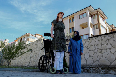 World’s tallest woman says it’s OK to stand out World’s tallest woman says it’s OK to stand out